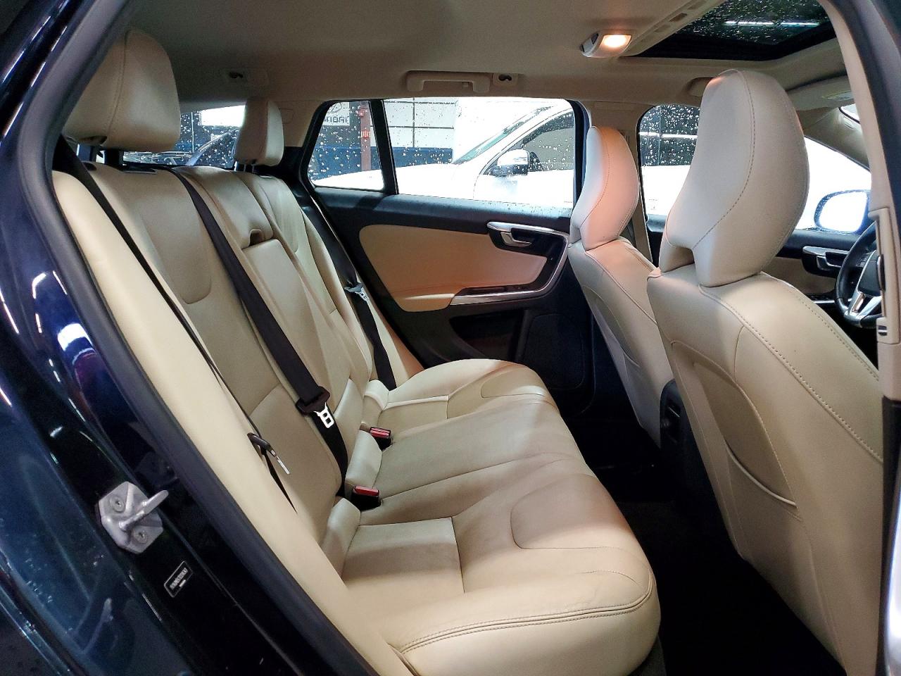 2016 VOLVO V60