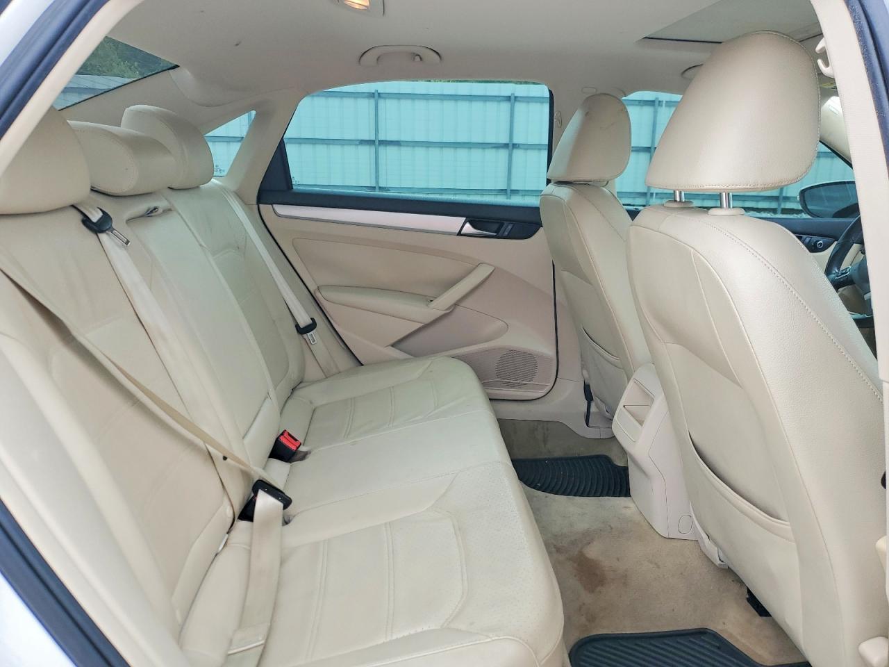 2012 VOLKSWAGEN PASSAT