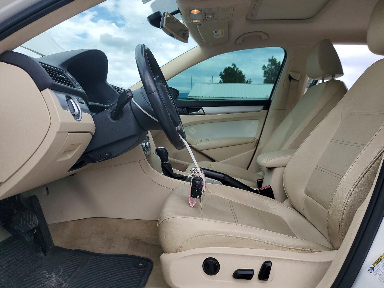 2012 VOLKSWAGEN PASSAT