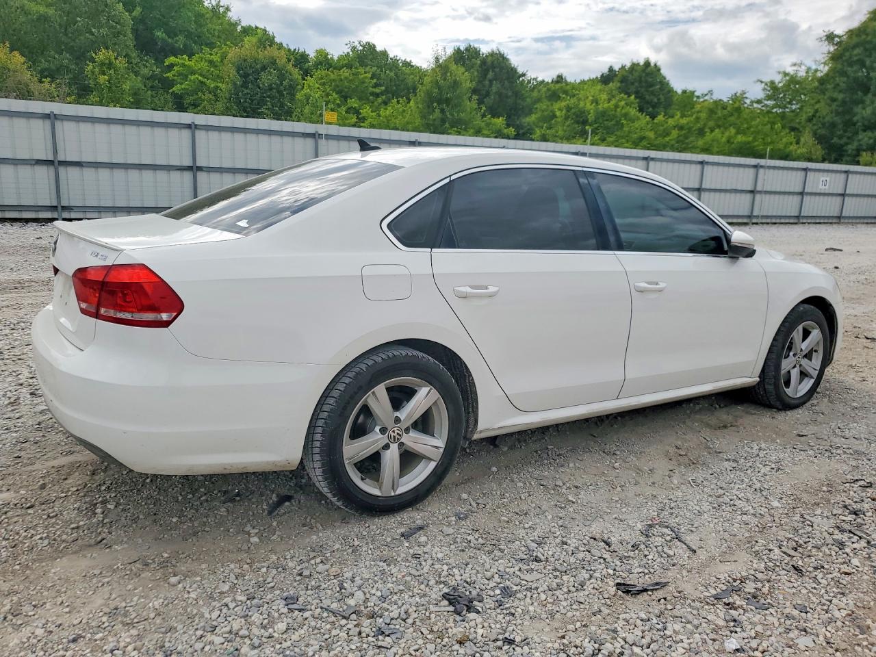 2012 VOLKSWAGEN PASSAT