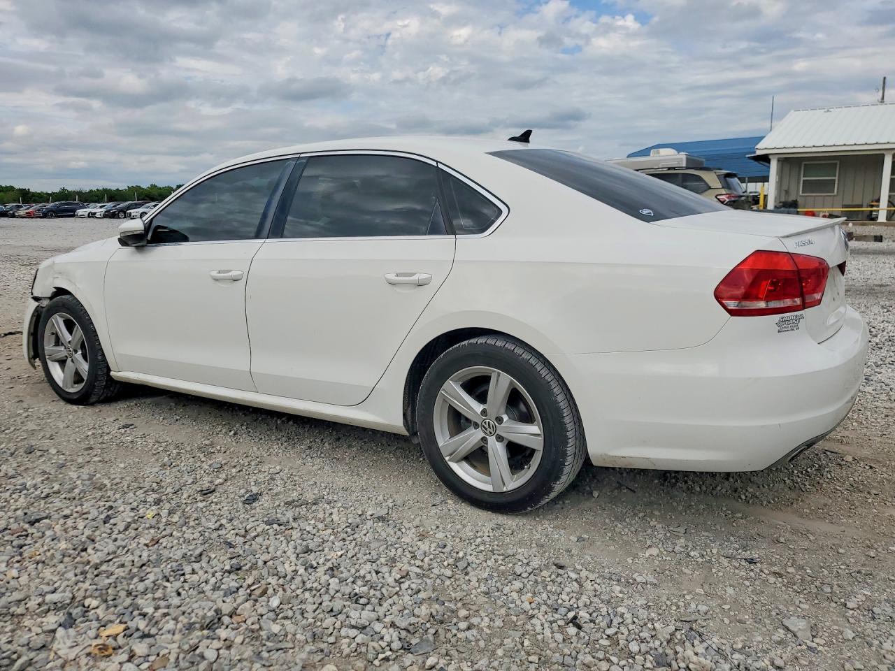 2012 VOLKSWAGEN PASSAT