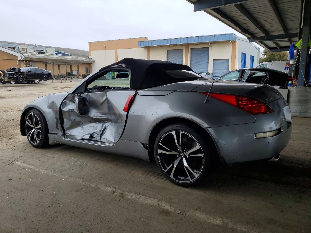 2006 NISSAN 350Z