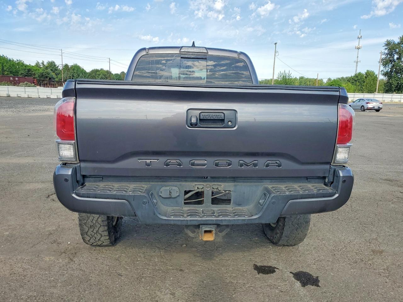 2017 TOYOTA TACOMA