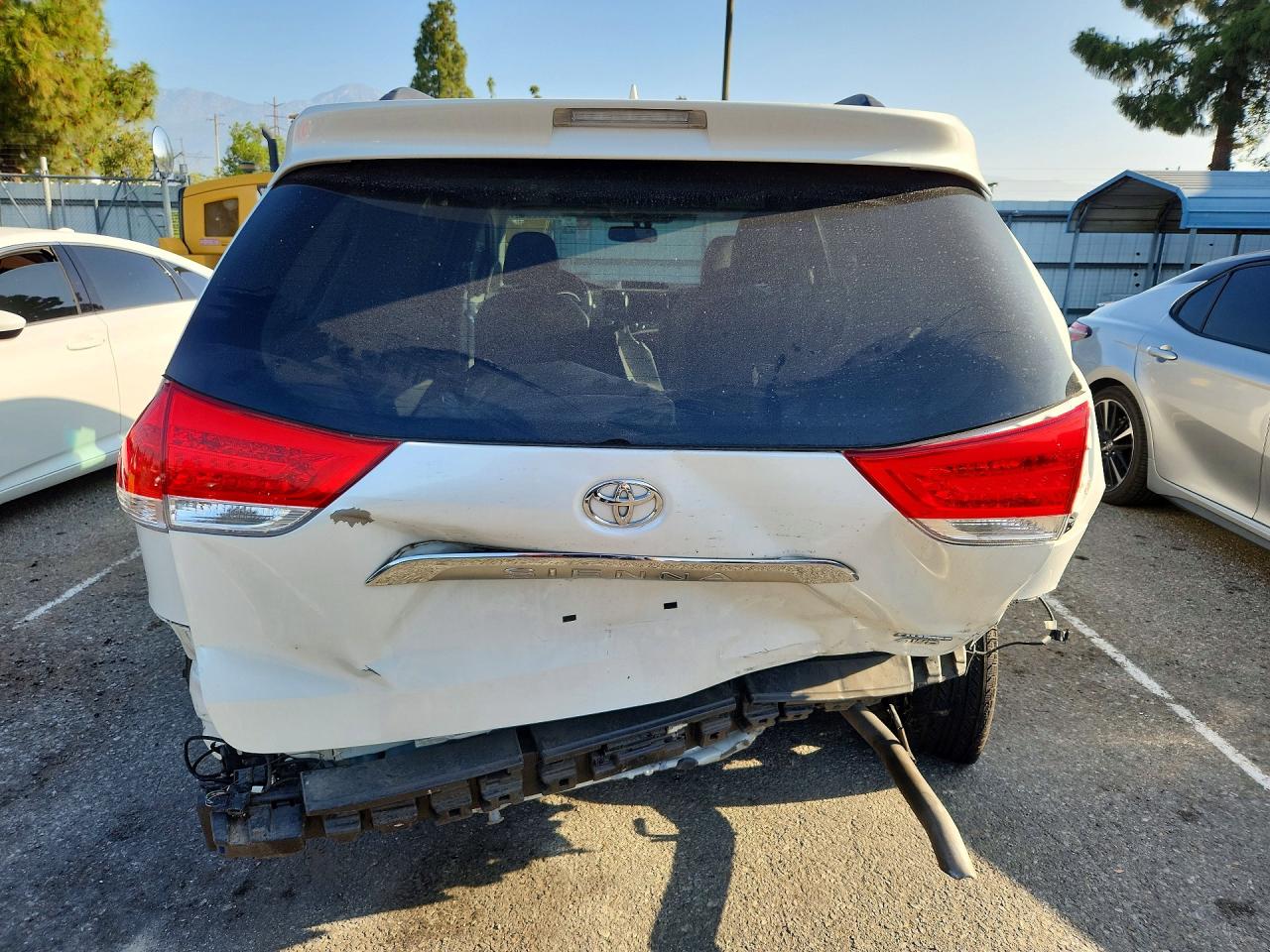 2012 TOYOTA SIENNA