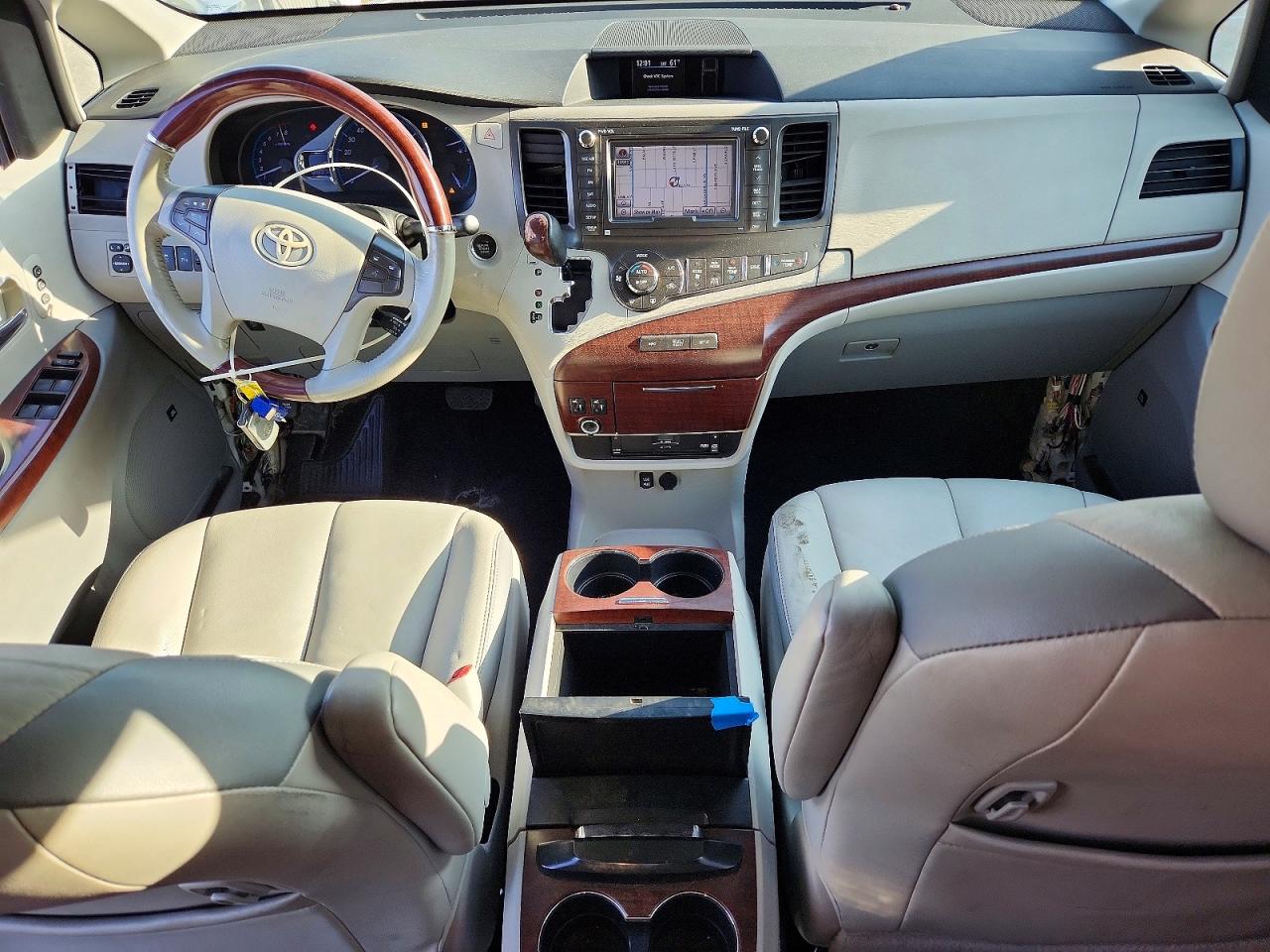 2012 TOYOTA SIENNA