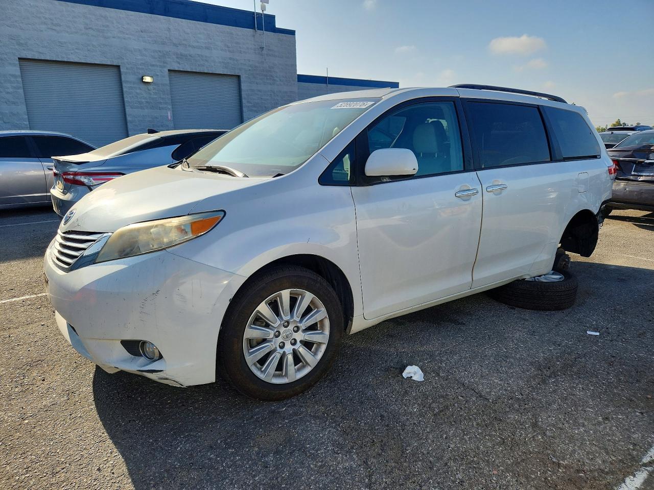 2012 TOYOTA SIENNA