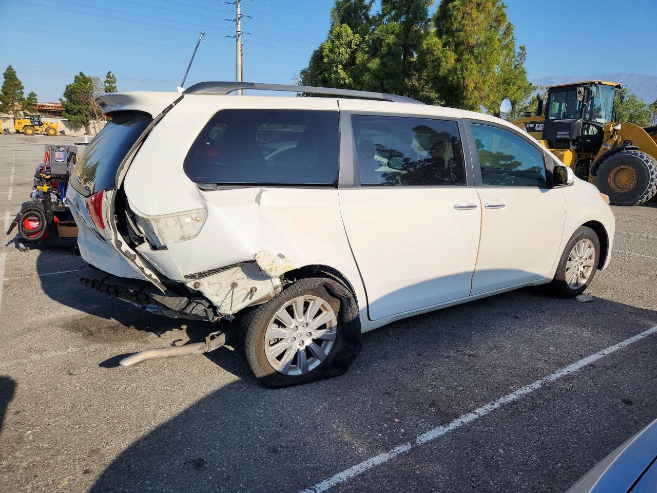 2012 TOYOTA SIENNA