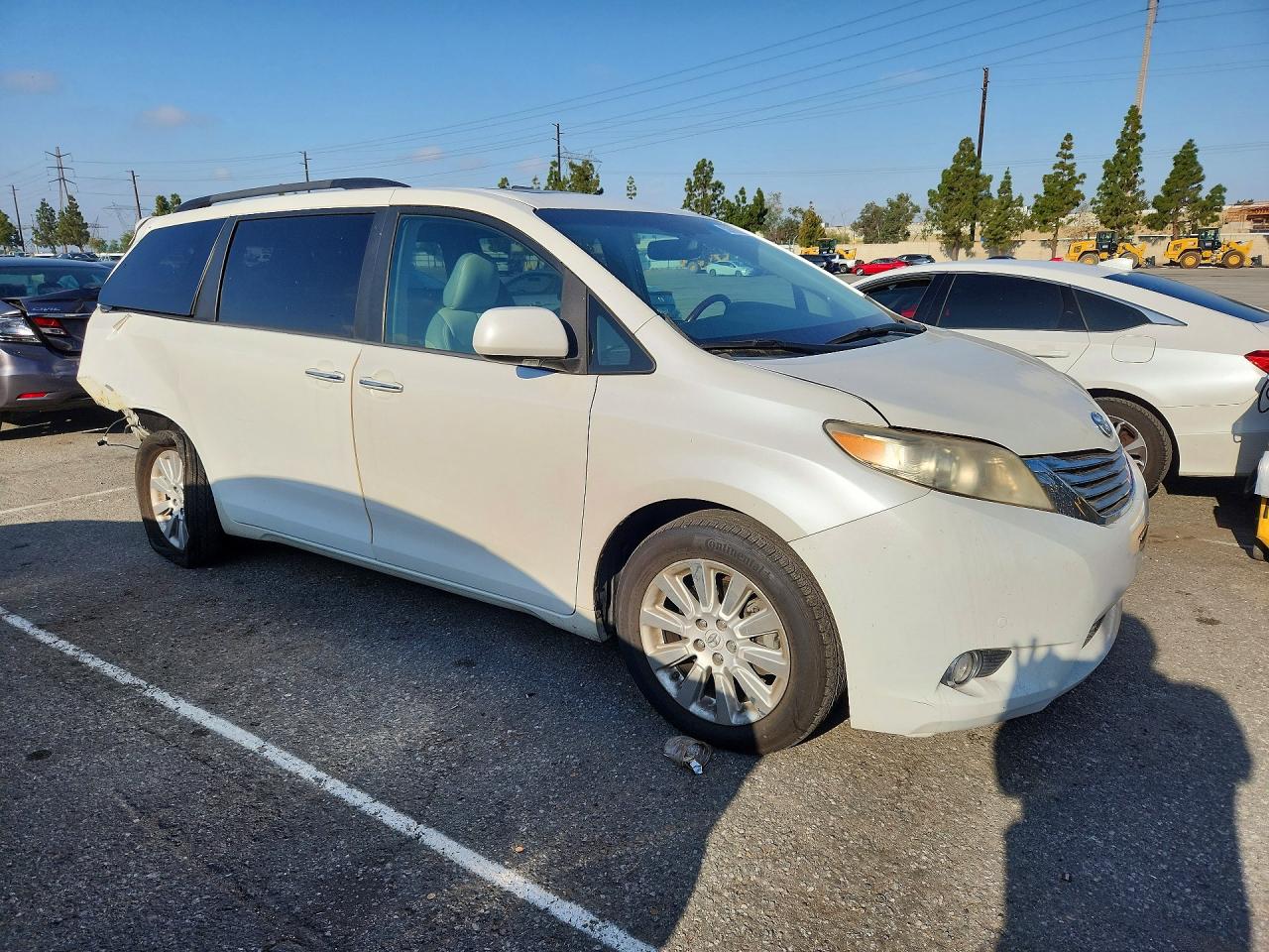 2012 TOYOTA SIENNA