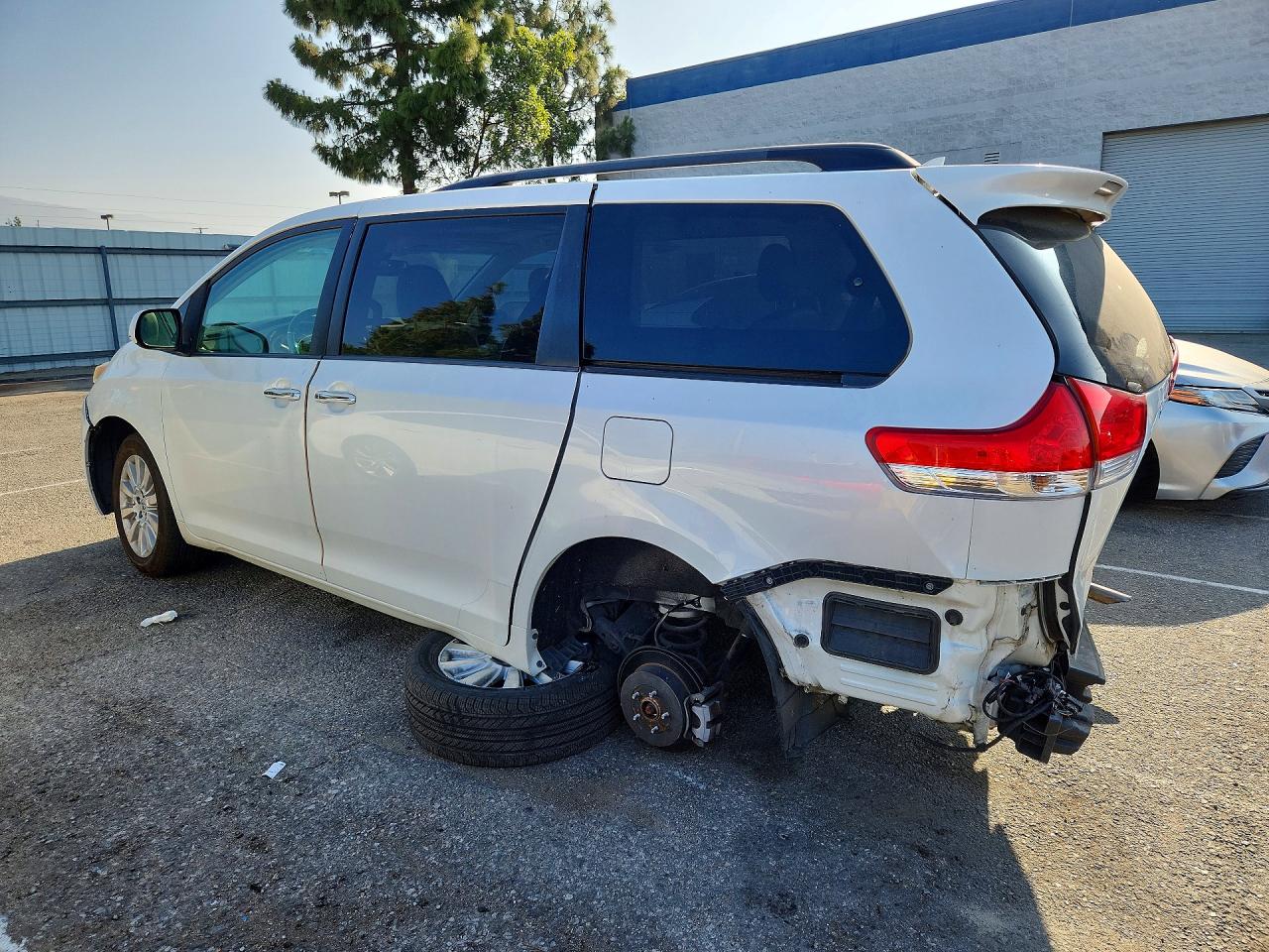 2012 TOYOTA SIENNA