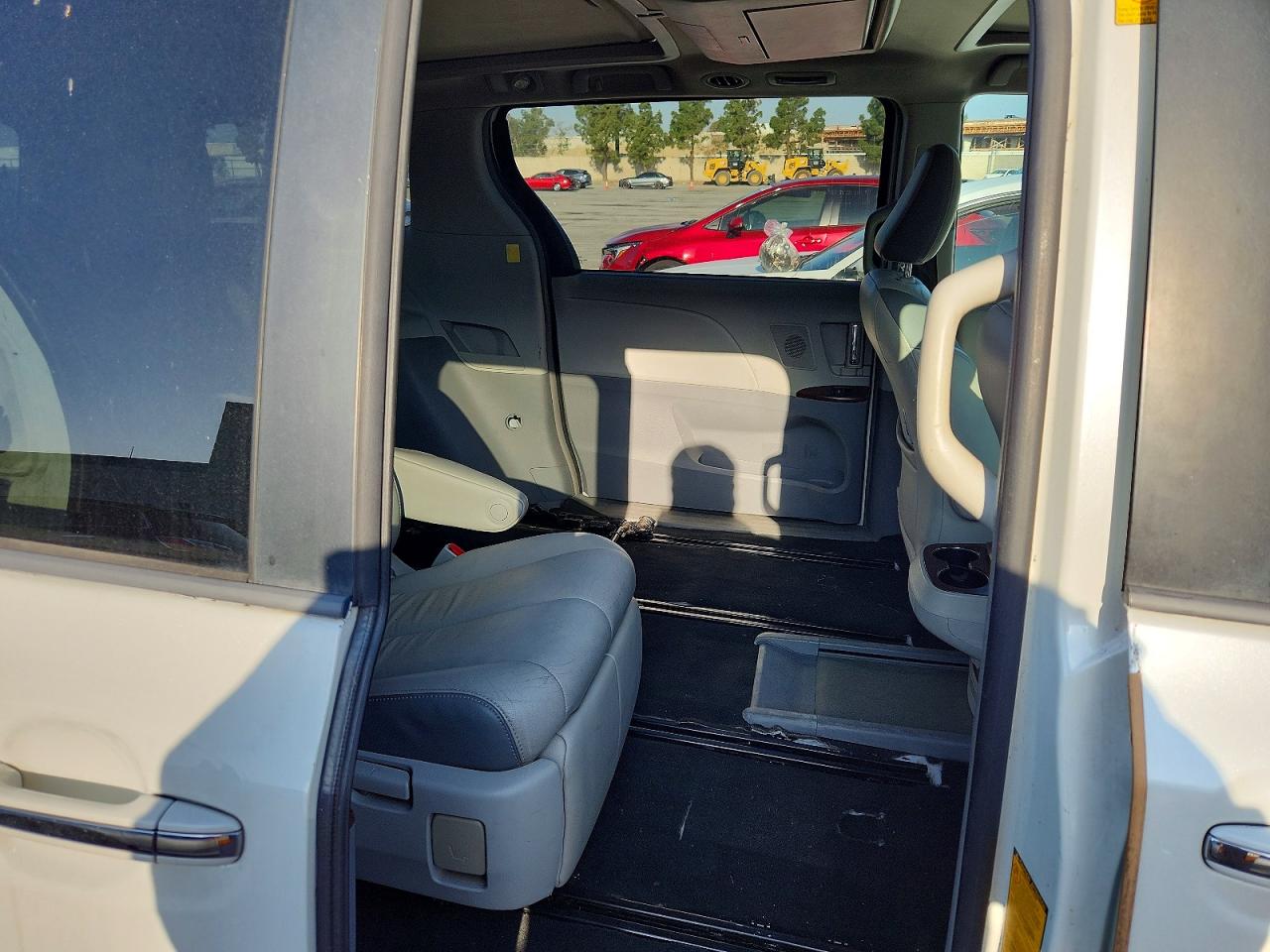 2012 TOYOTA SIENNA