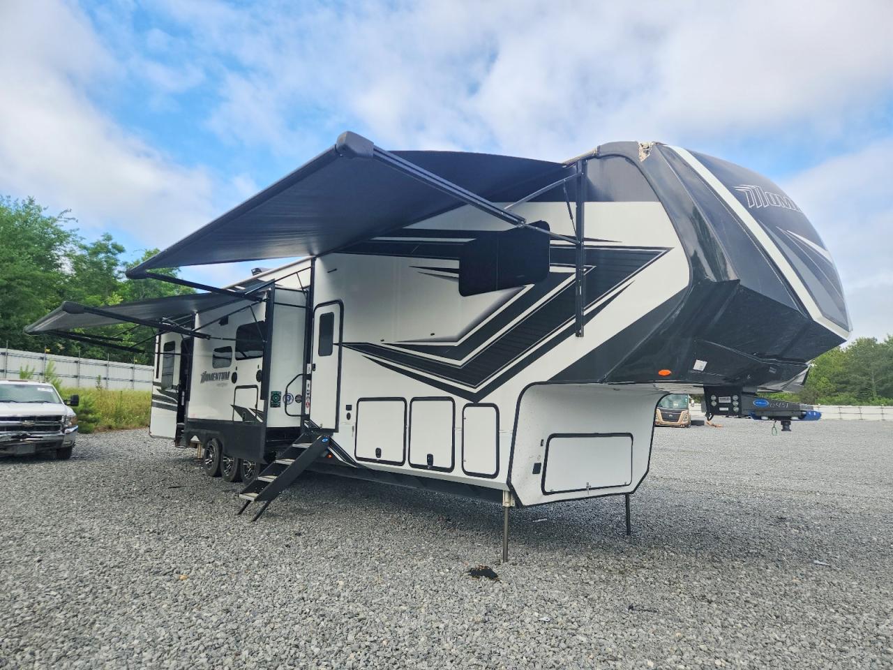 2023 GRAN MOMENTUM T