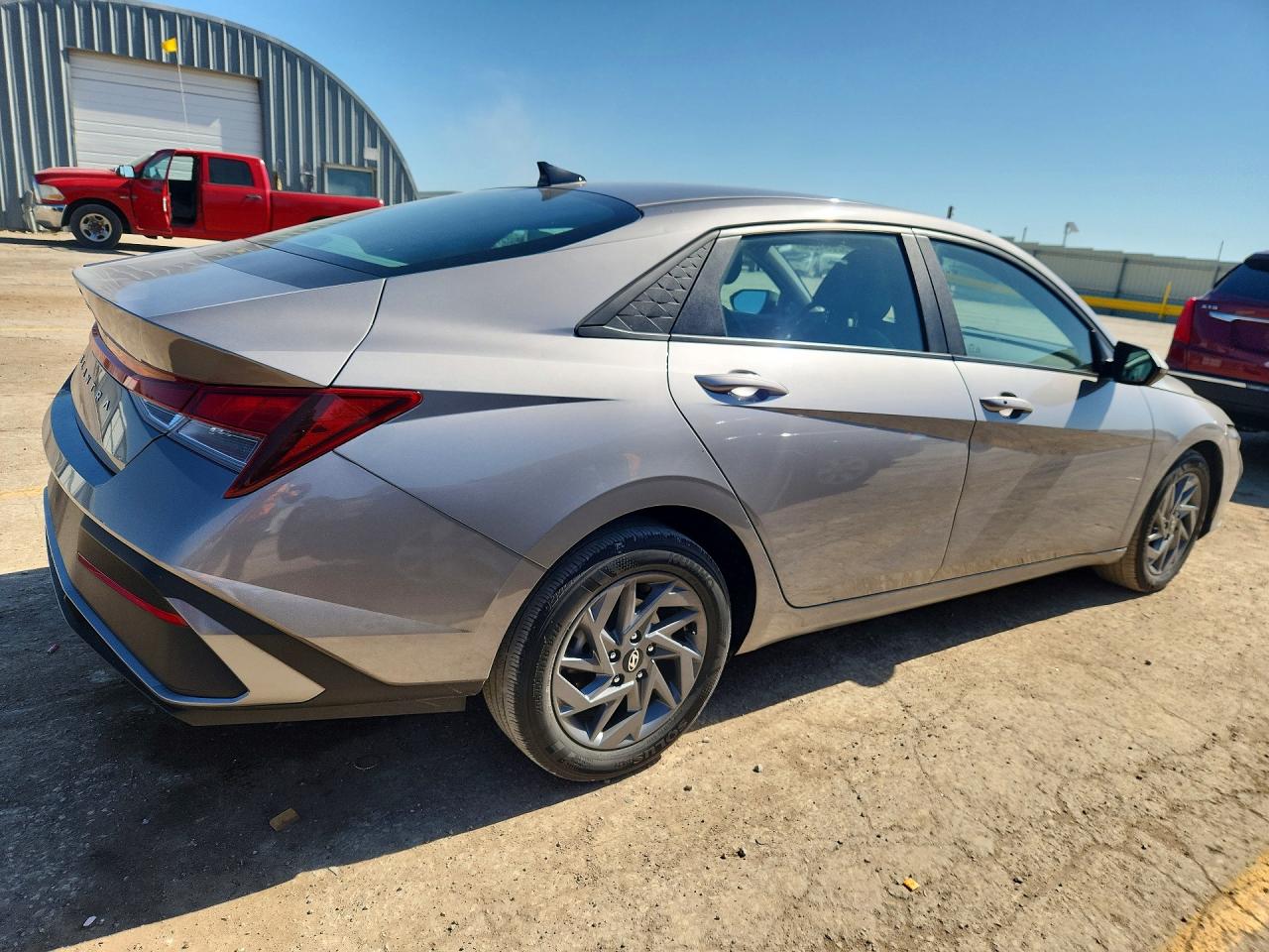 2024 HYUNDAI ELANTRA