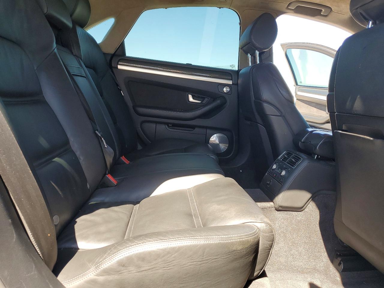 2007 AUDI S8