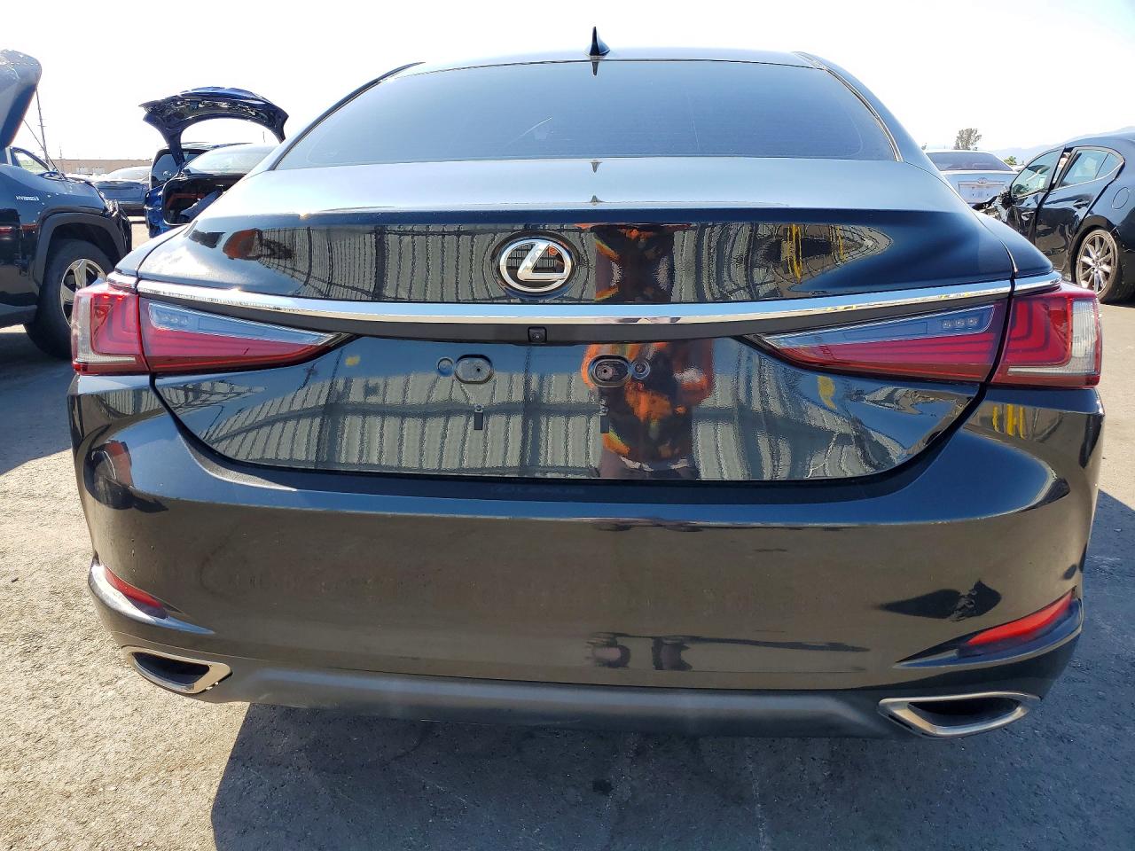 2022 LEXUS ES300