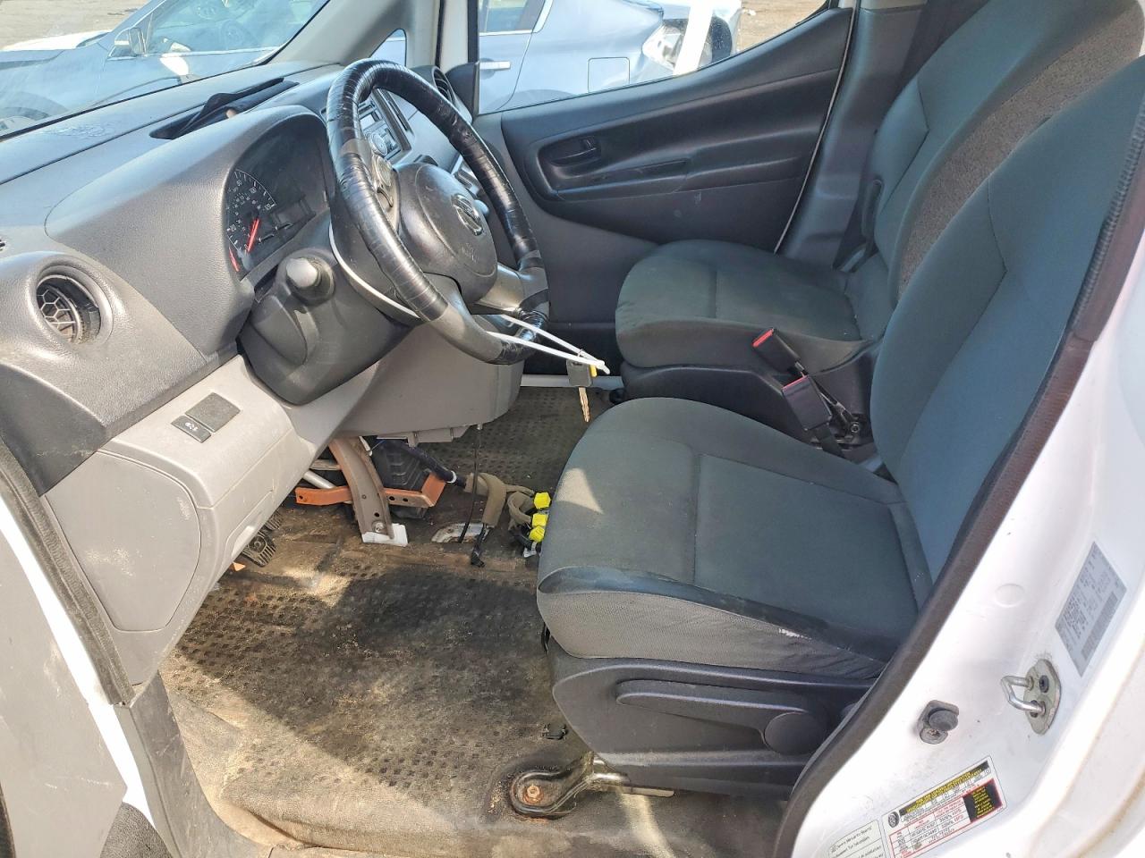 2015 NISSAN NV