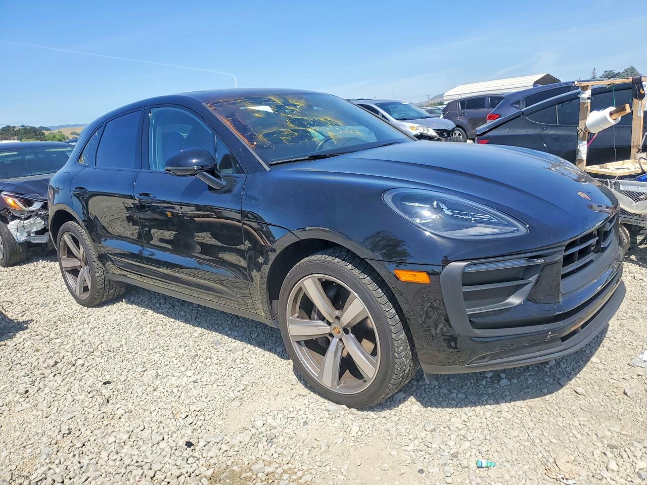 2025 PORSCHE MACAN