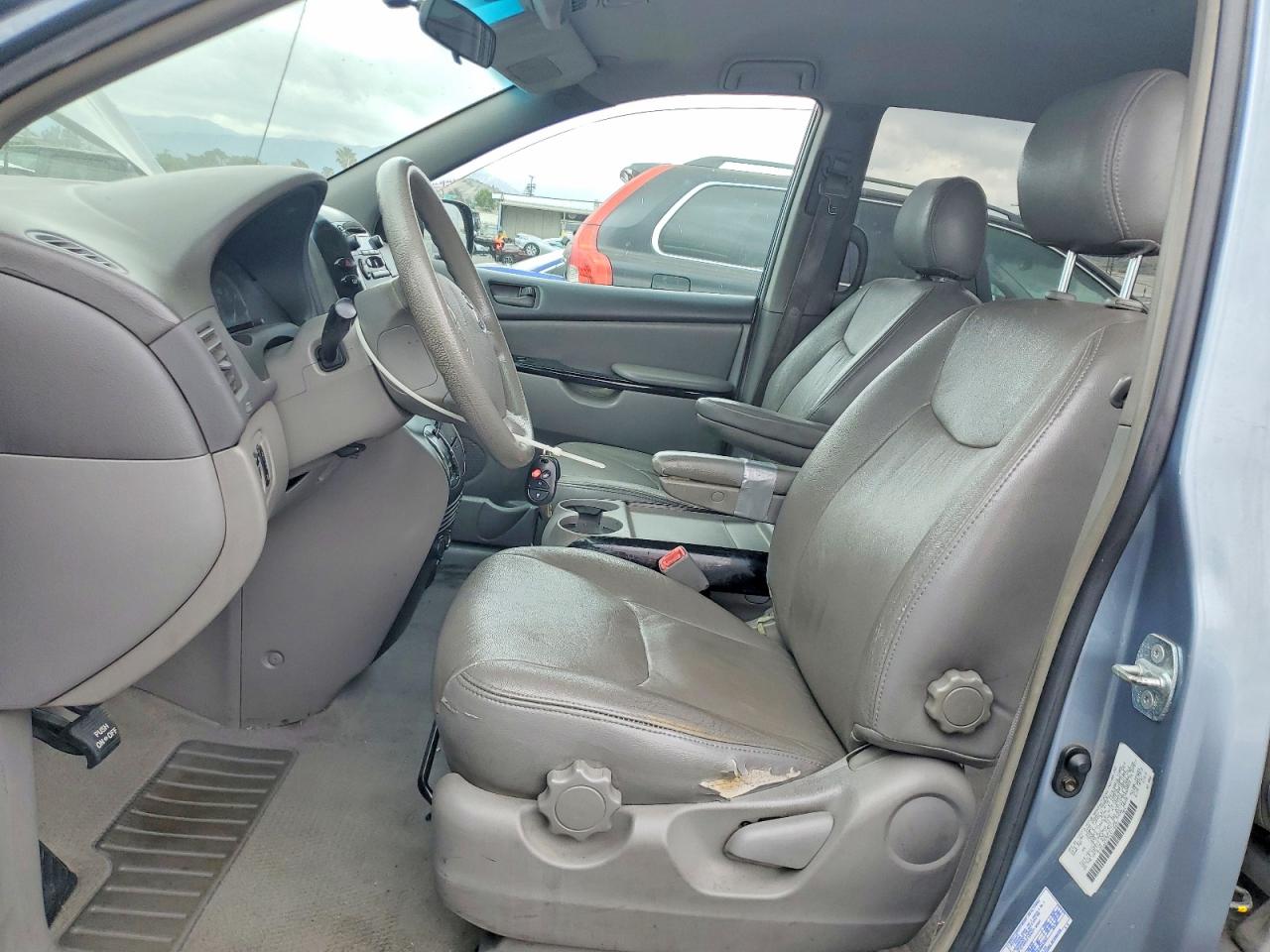 2004 TOYOTA SIENNA