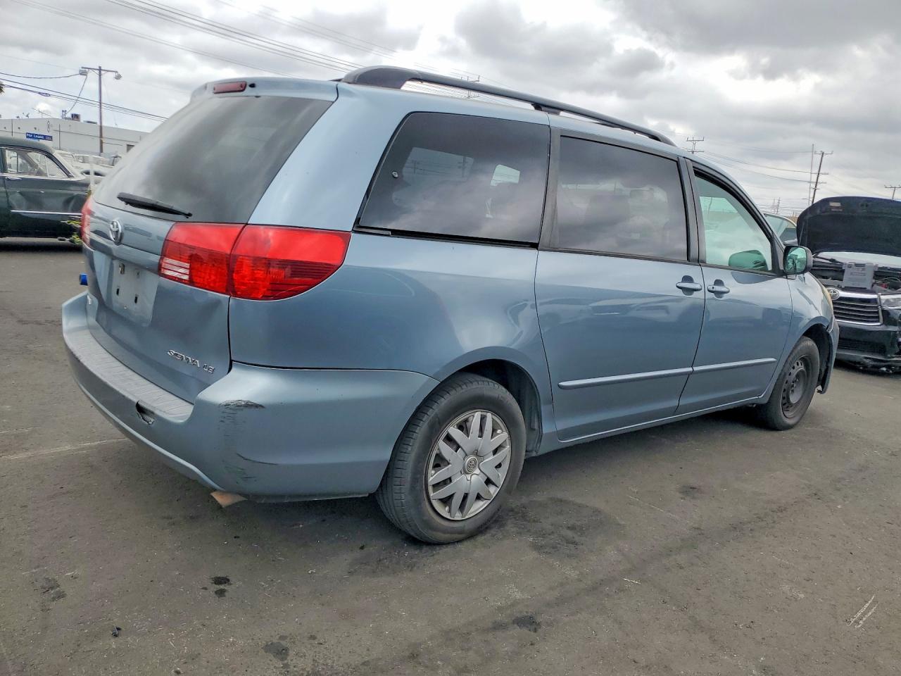 2004 TOYOTA SIENNA