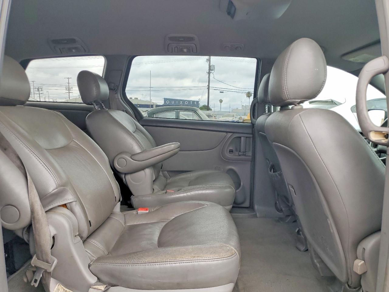 2004 TOYOTA SIENNA