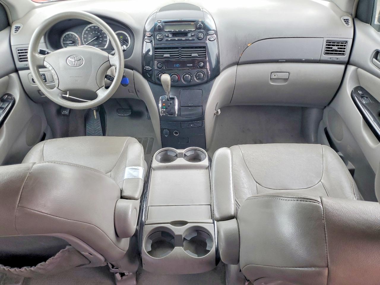 2004 TOYOTA SIENNA