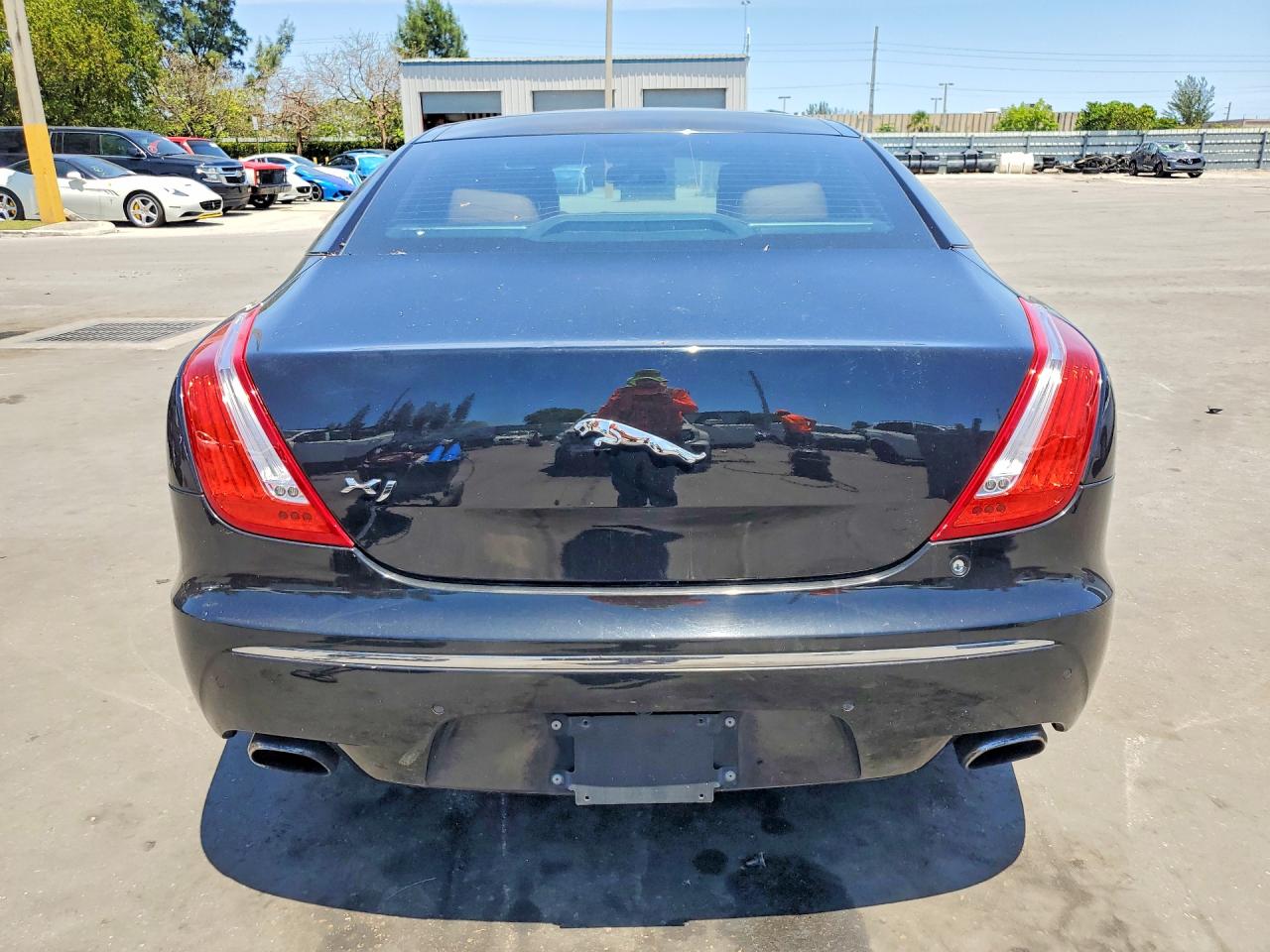 2012 JAGUAR XJ