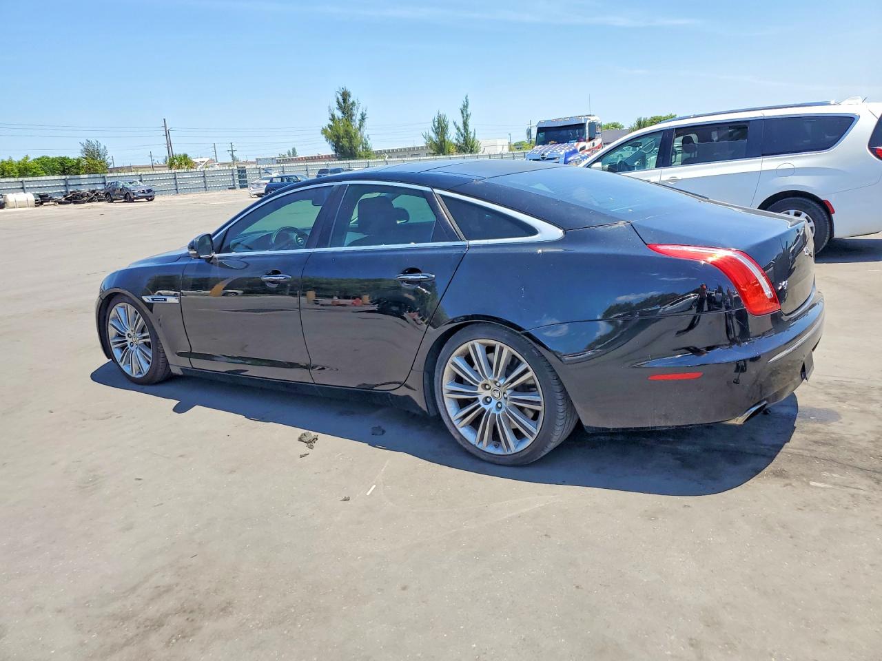 2012 JAGUAR XJ