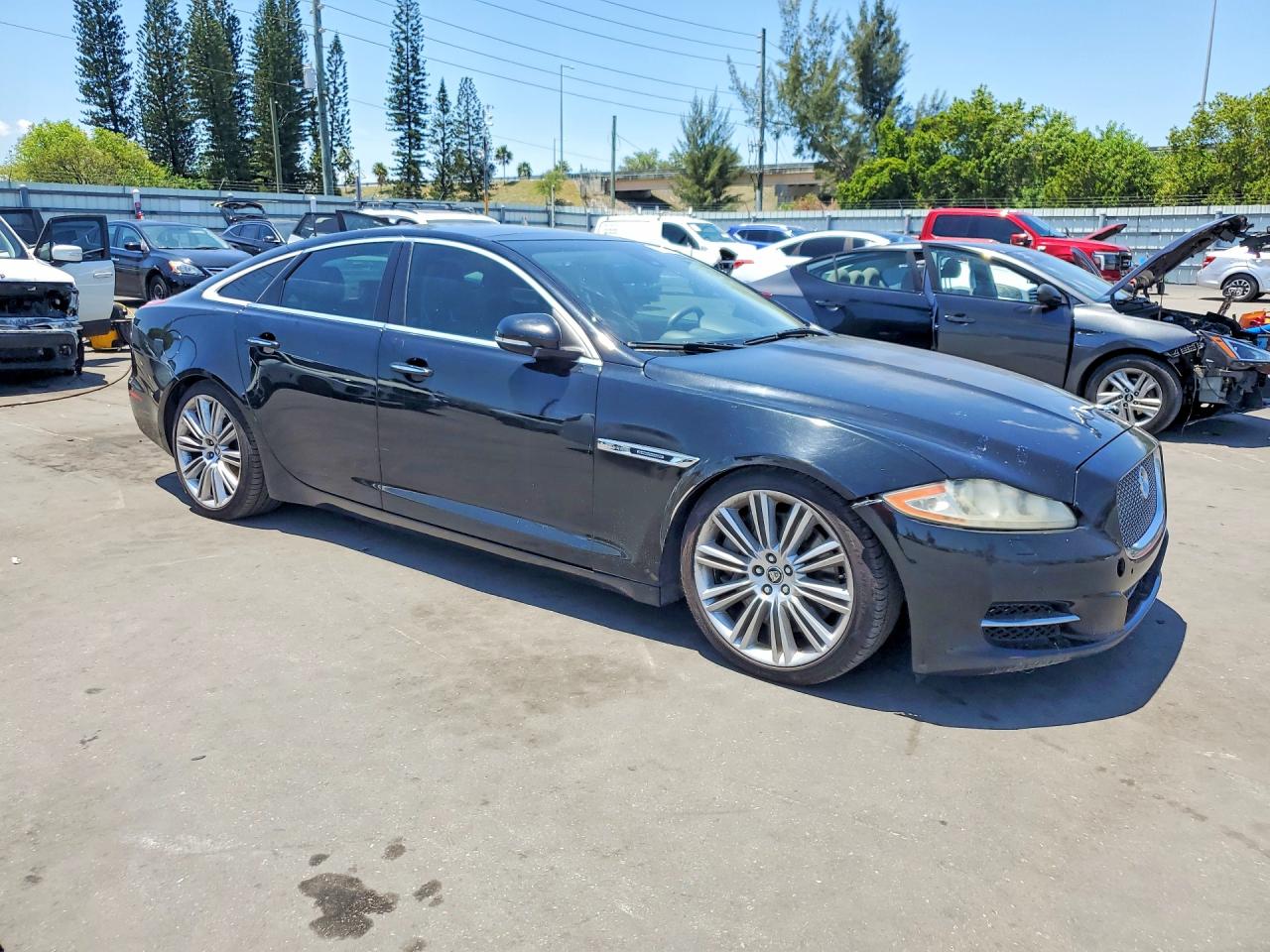 2012 JAGUAR XJ