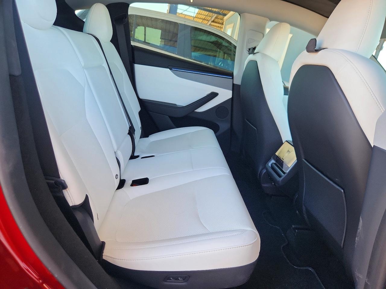 2026 TESLA MODEL Y