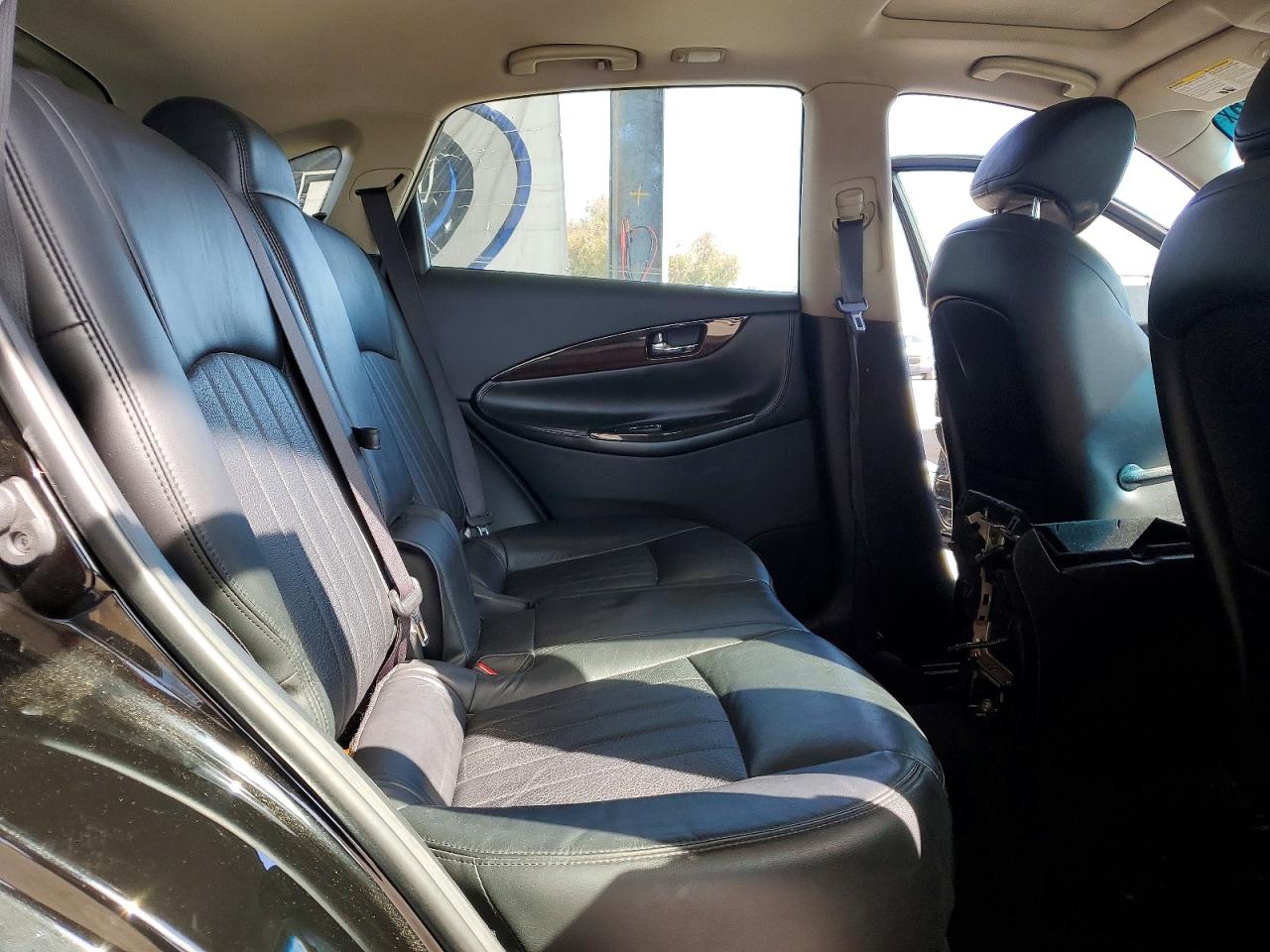 2016 INFINITI QX50 BASE