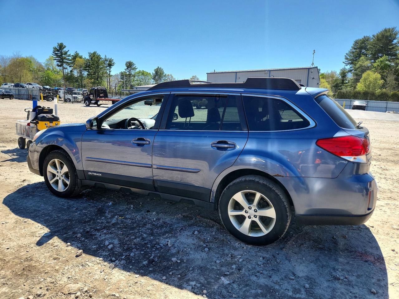 2013 SUBARU OUTBACK