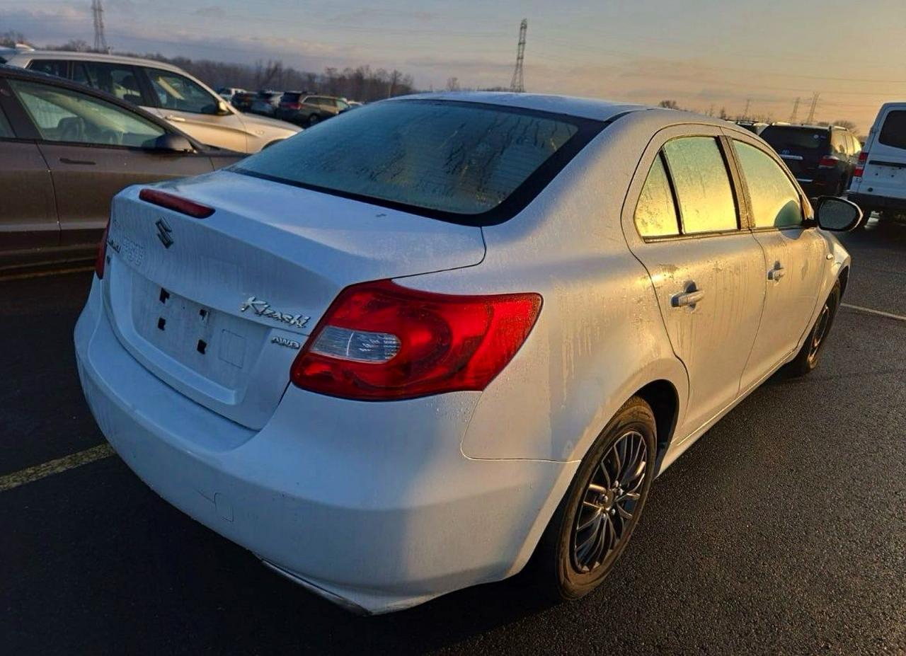 2011 SUZUKI KIZASHI