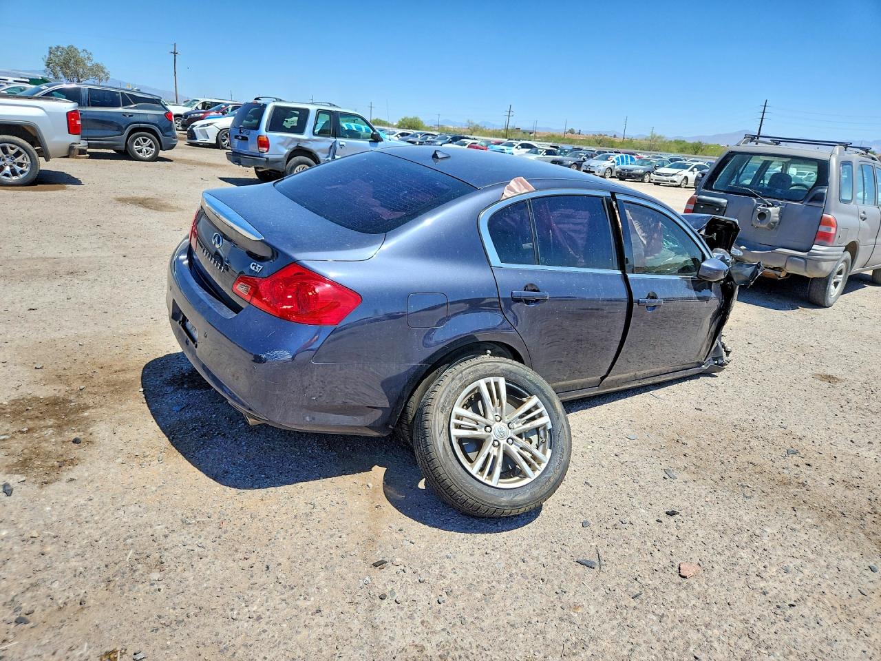 2011 INFINITI G37