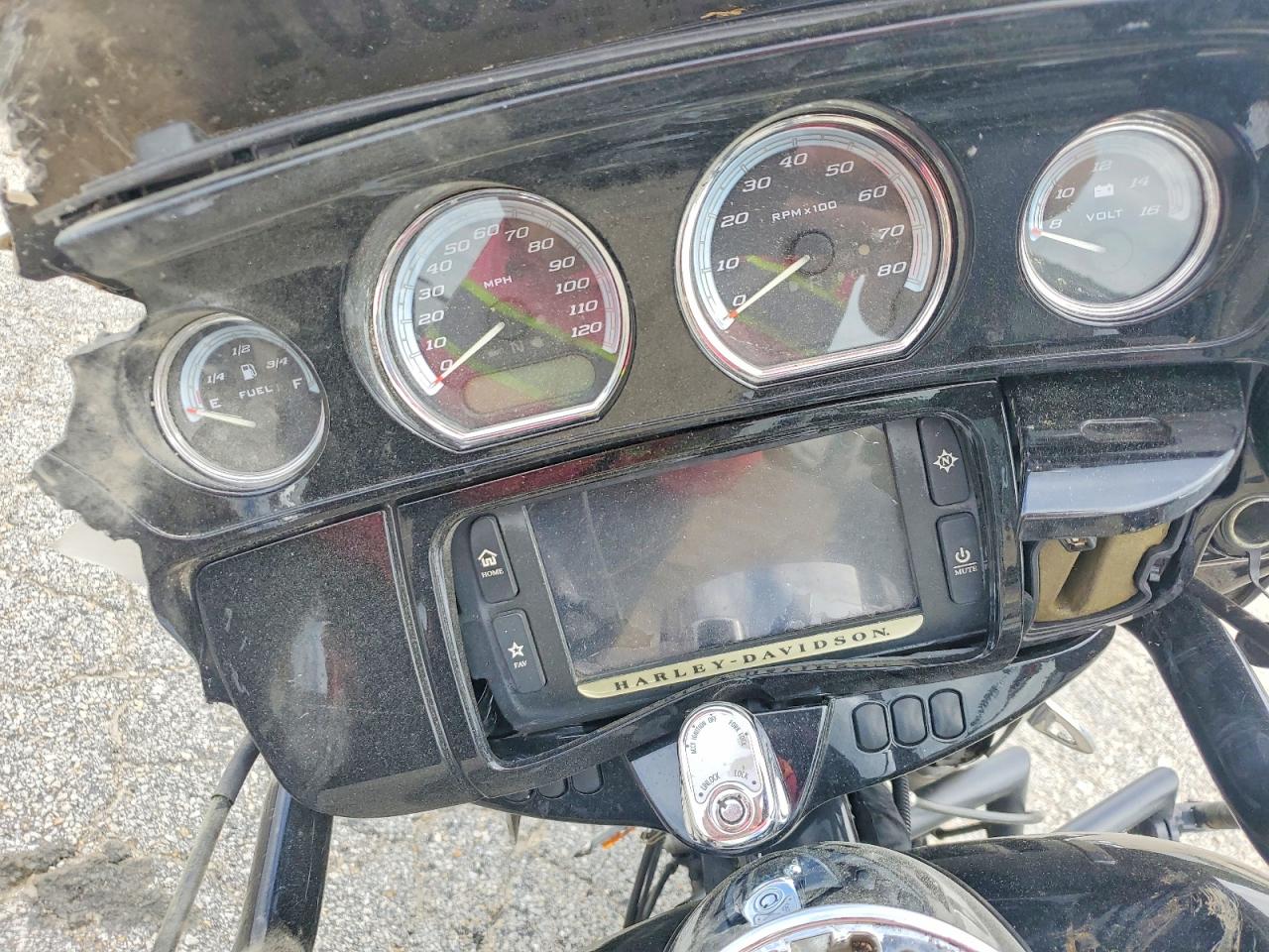 2016 HARLEY-DAVIDSON FL