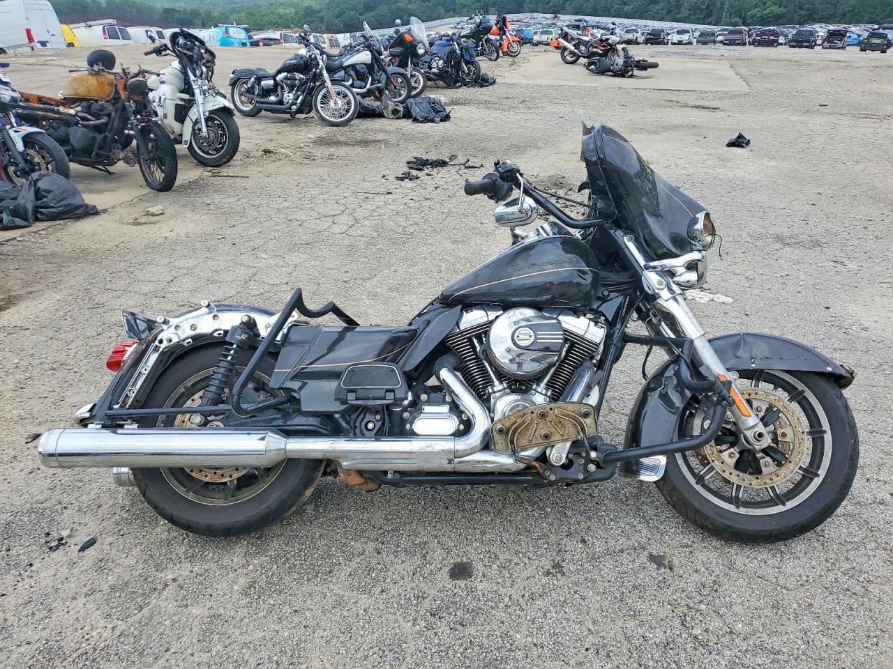 2016 HARLEY-DAVIDSON FL