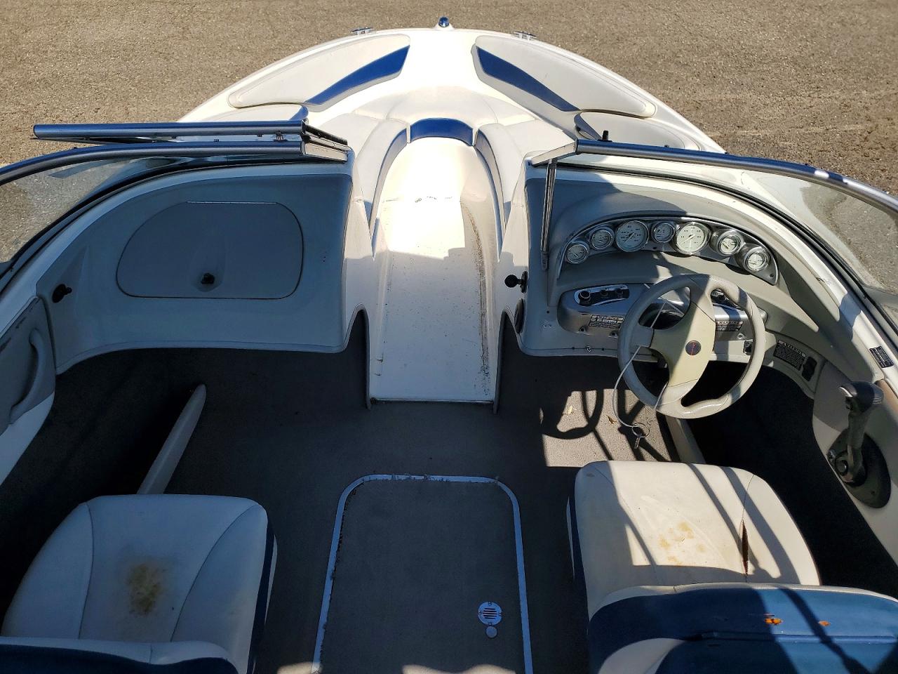 2005 BAYLINER Boat 205
