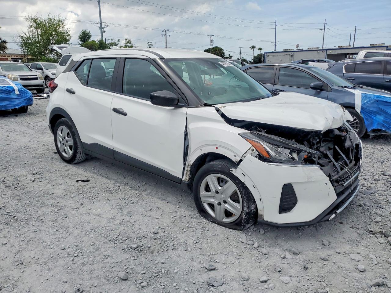 2022 NISSAN KICKS