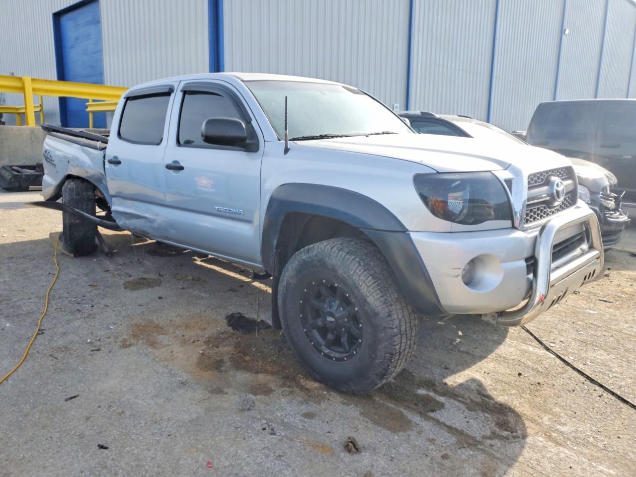 2011 TOYOTA TACOMA