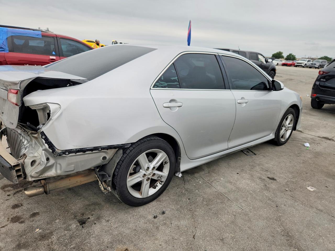 2014 TOYOTA CAMRY