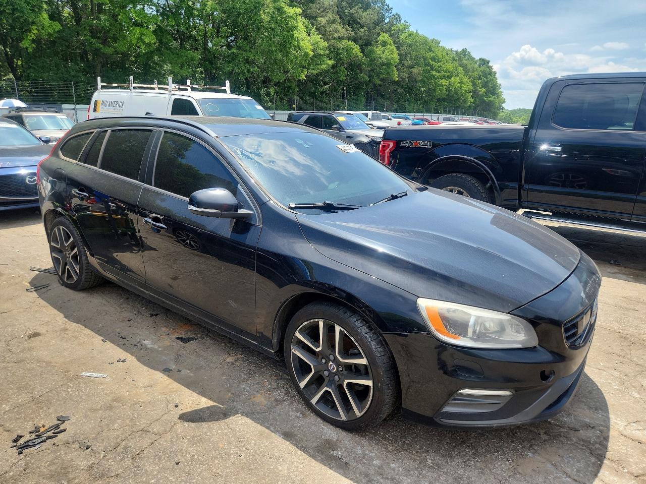 2018 VOLVO V60