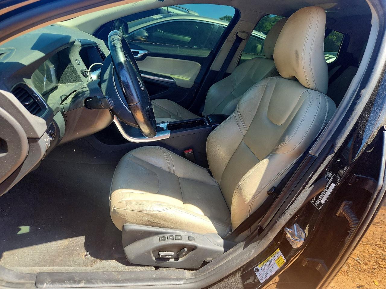 2018 VOLVO V60