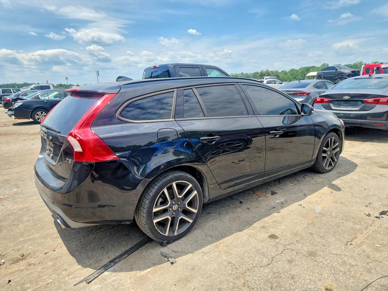 2018 VOLVO V60