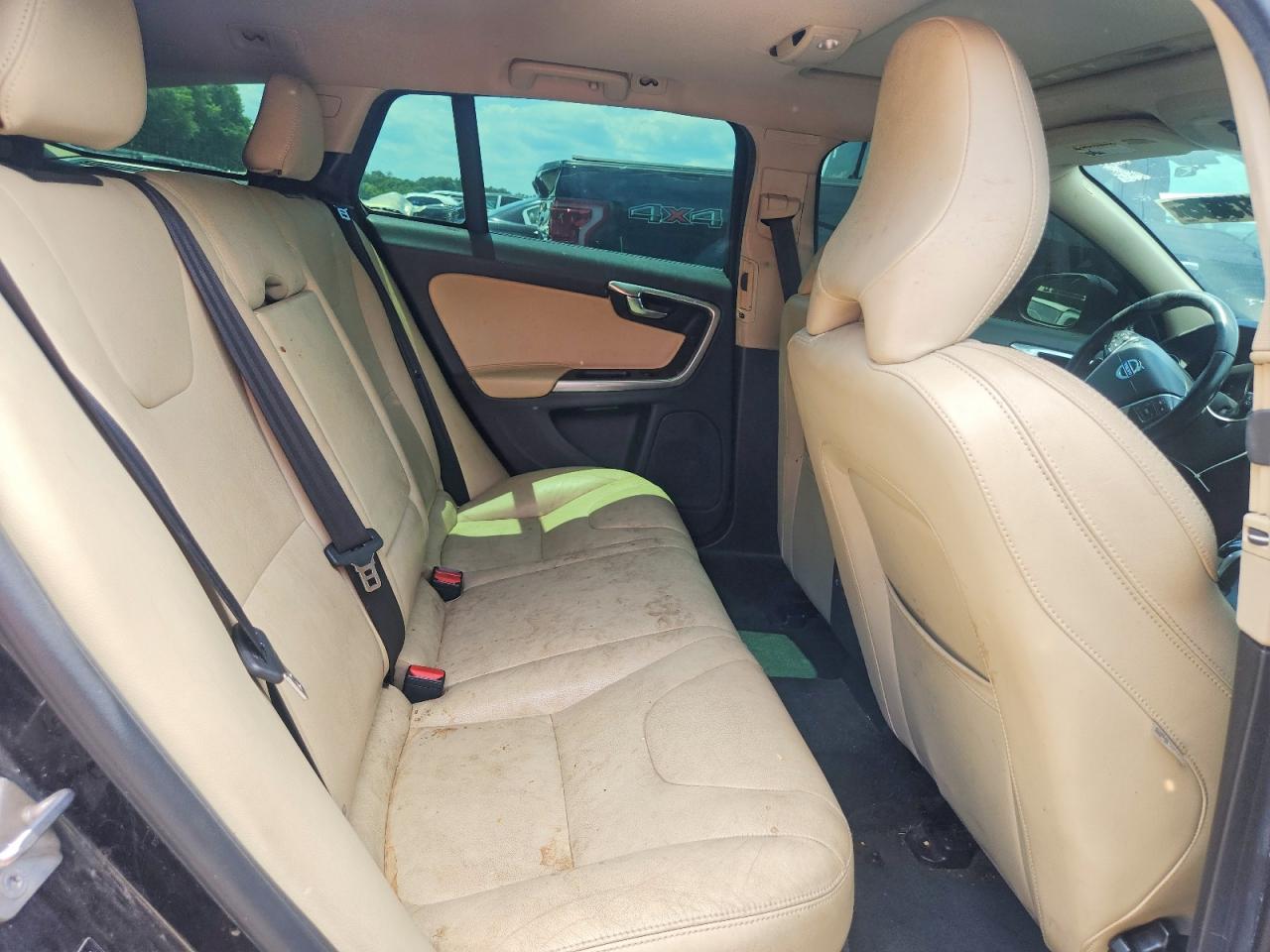 2018 VOLVO V60