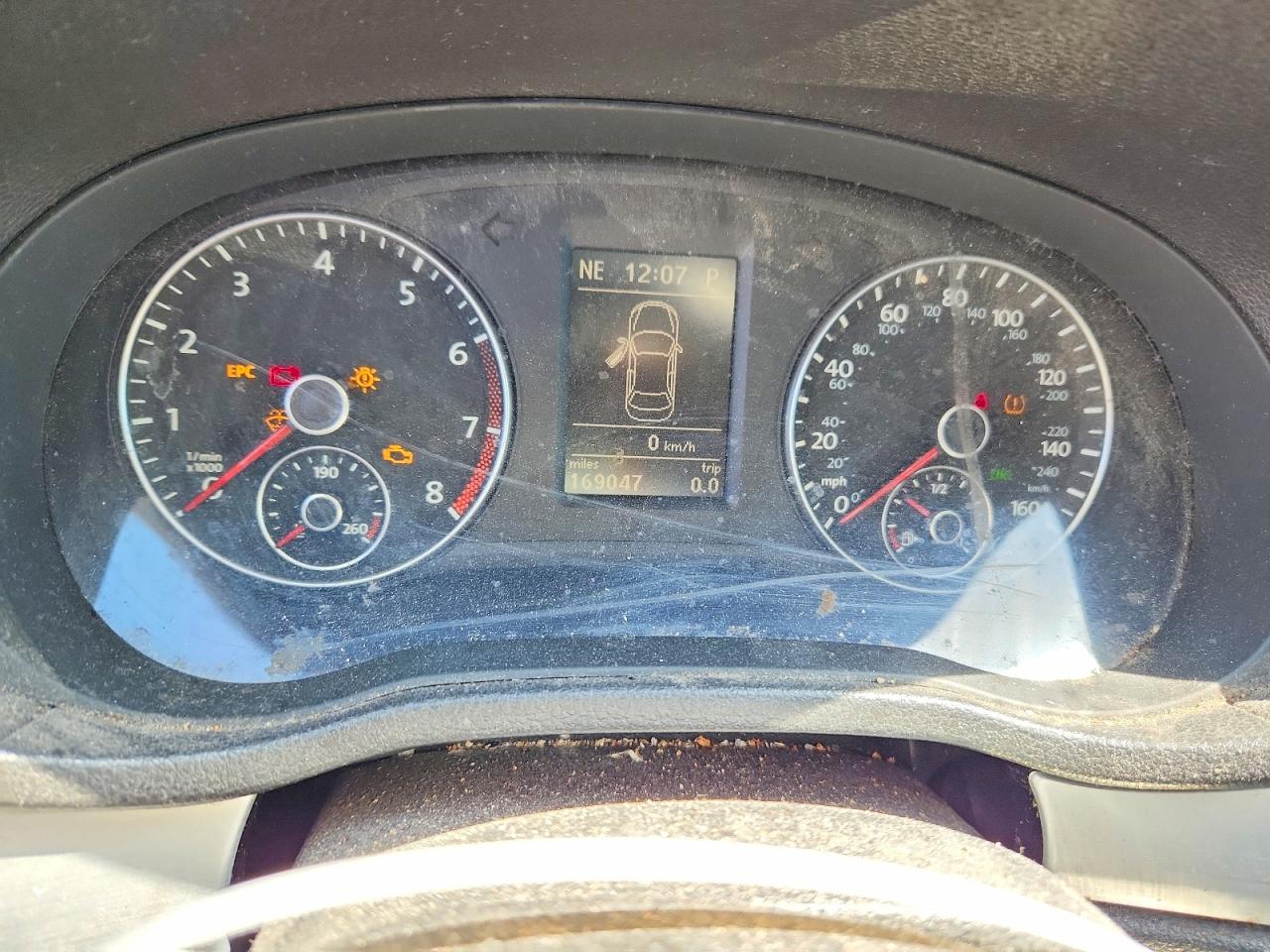 2012 VOLKSWAGEN PASSAT