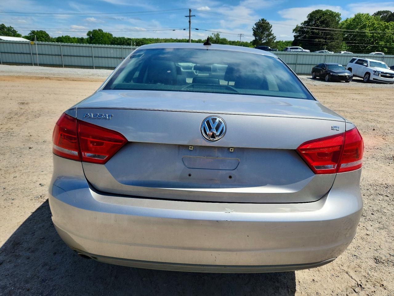 2012 VOLKSWAGEN PASSAT