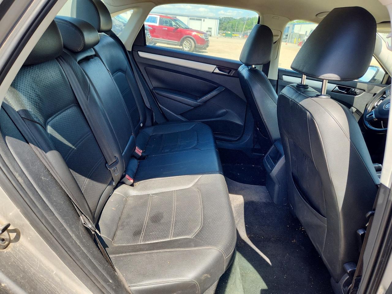 2012 VOLKSWAGEN PASSAT