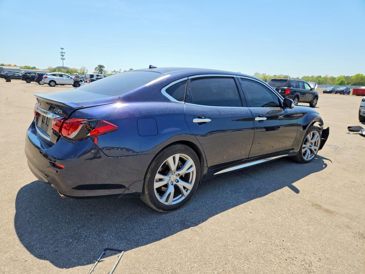 2016 INFINITI Q70