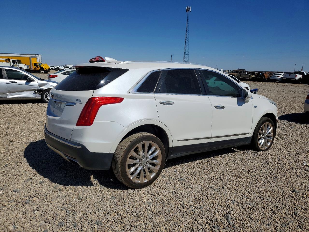 2017 CADILLAC XT5
