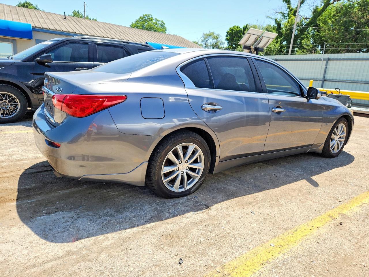 2016 INFINITI Q50