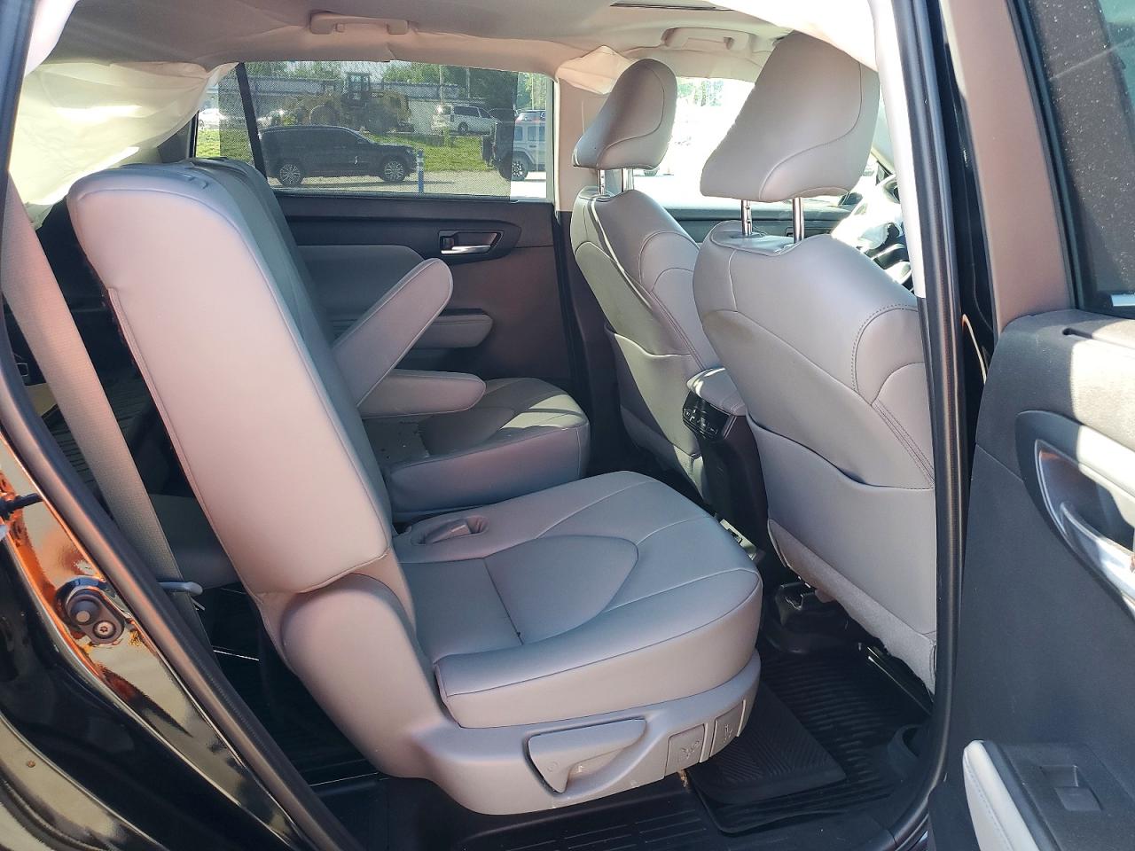 2022 TOYOTA HIGHLANDER