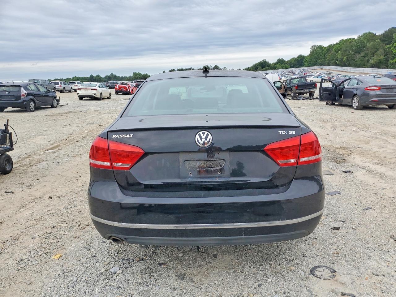 2014 VOLKSWAGEN PASSAT